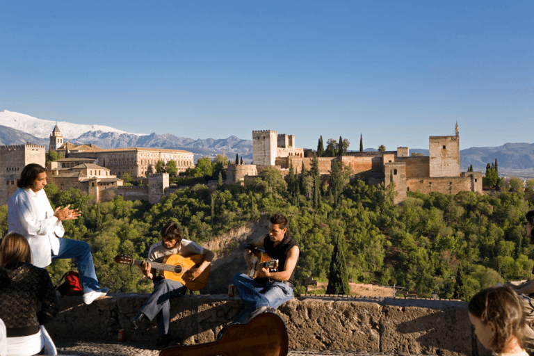 Cómo visitar la Alhambra: entradas, horarios y equipaje